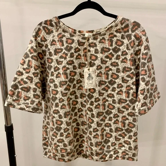 NWT Easel Medium Leopard Cheetah Print Top - Picture 8 of 9